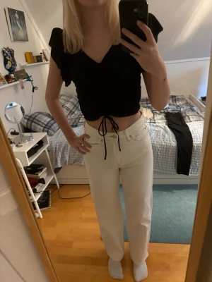 Svart topp - Storlek S. Jag är 170. Helt ny, aldrig använd. Nypris 299.