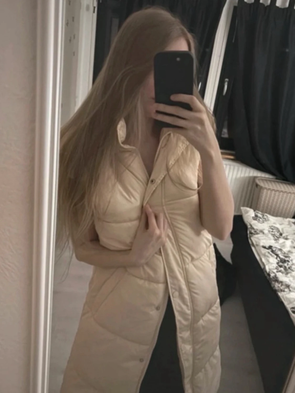 Ljusbeige lång dunväst  - 2