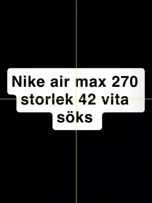 Nike Air Max 270 vita sneakers - Nike Air Max 270 sneakers i vitt med den ikoniska synliga Air-sulan och sportig design. Skorna har en modern siluett och är perfekta för dig som gillar streetwear och vill ha en clean look. Tillverkade i mesh och syntetmaterial för bra komfort.