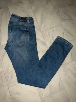 Dondup jeans - Feta Dondup jeans. W32. Skick 10/10 endast testade en gång. Skriv vid intresse eller fundering. Priset är diskuterbart!!