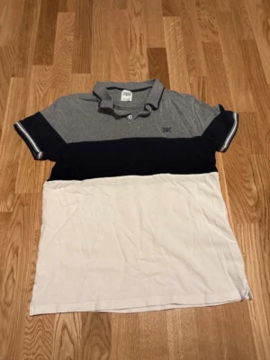 Pikétröja storlek L - Pikétröja från ZARA i storlek L. Fint skick 