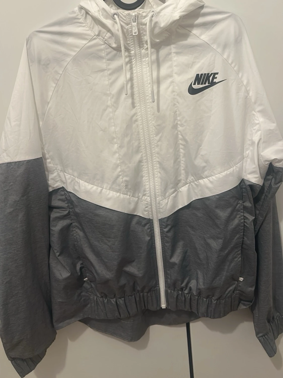 Nike vit och grå vindjacka