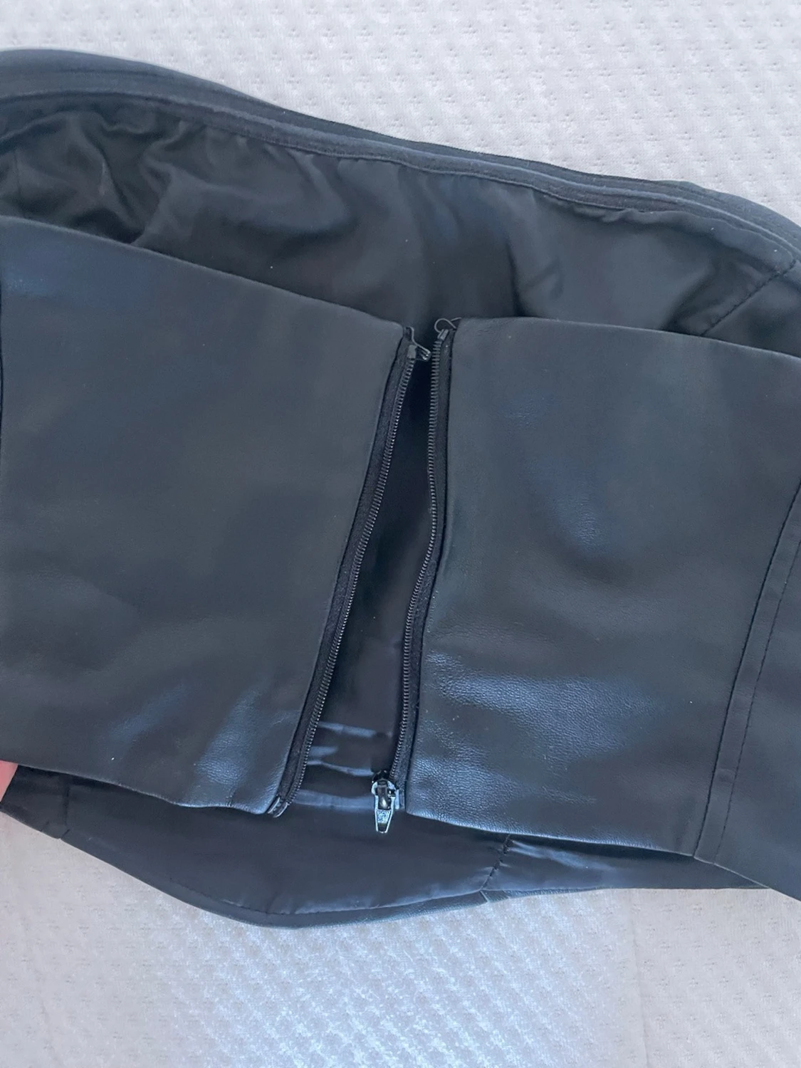 Svart tubtopp i skinnimitation - 1