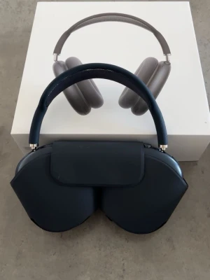 Helt nya  AirPods Max - Helt nya AirPods Max, skriv privat för mer information 