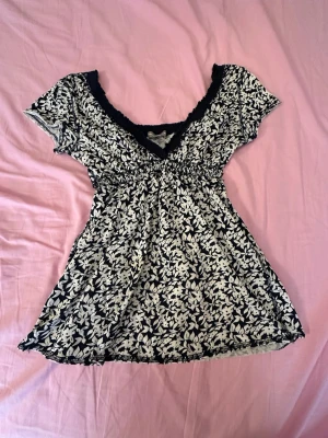 Svartvit babydoll topp - Svartvit babydoll topp