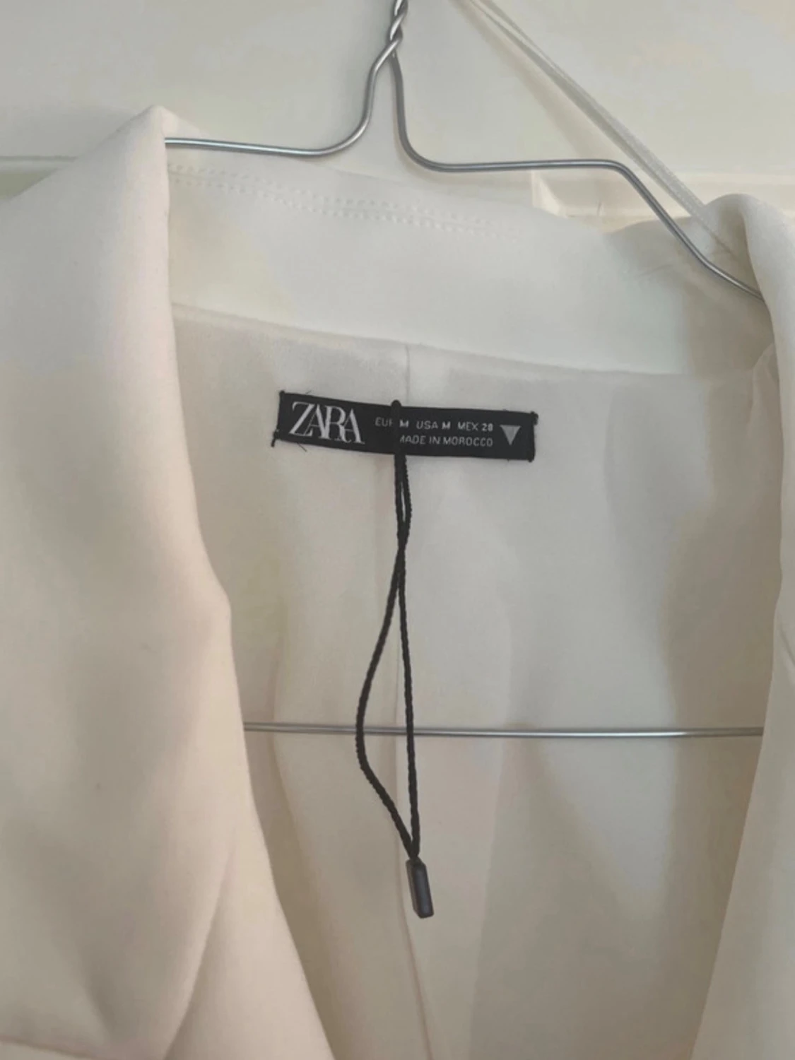 Vit klänning från Zara med bälte - 1