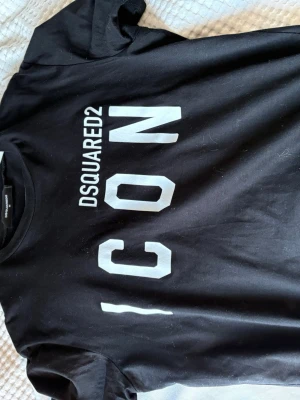 Svart Dsquared2 ICON t-shirt - Äkta Dsqured2 T-shirt från Miinto