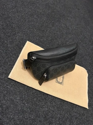 Väska - Helt ny väska. Skicka meddelande vid frågor. Kolla även in mina andra annonser.