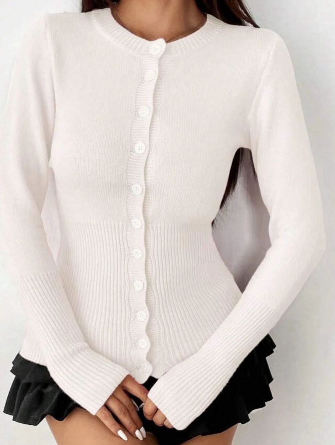 Vit ribbad kofta med knappar