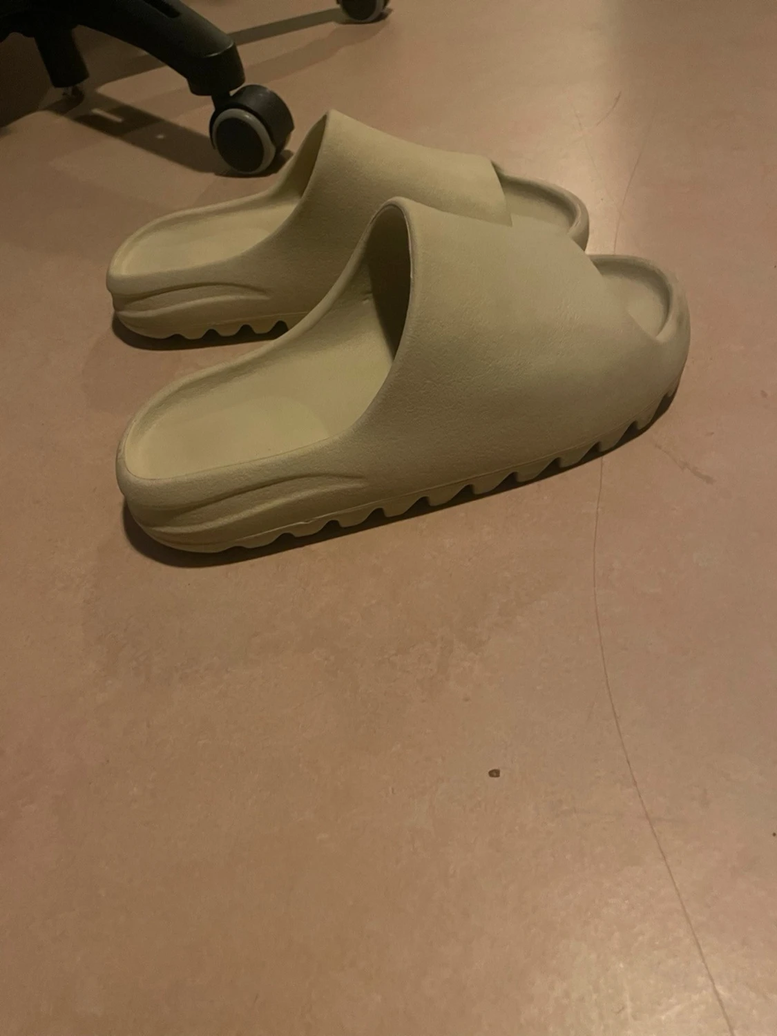 Beige chunky tofflor i skum - 2