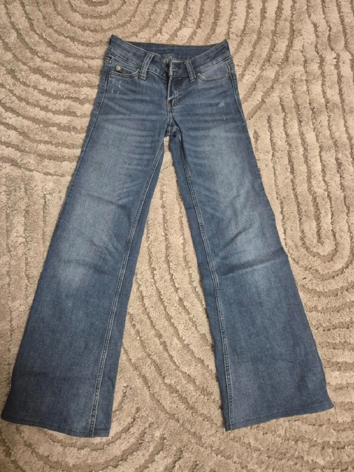 Blå extremt lowwaist bootcut jeans från Cheap Monday - 1