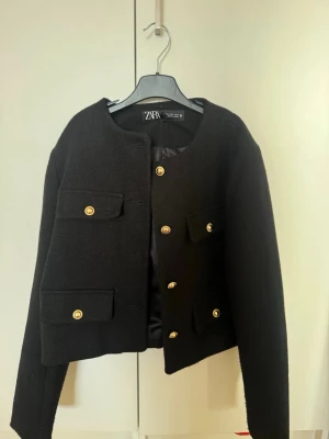Zara jacka  - Fin jacka från Zara, använd 2 gånger! Storlek S