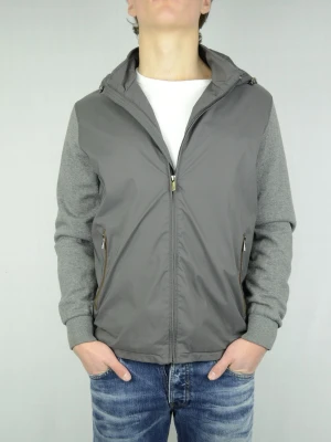 Massimo Dutti hybrid cardigan  - MASSIMO DUTTI HYBRID CARDIGAN Storlek : L Passform : Normal / lite mindre Användning : Jackan är i ett väldigt fint skick utan defekter Nypris : Cirka 1800SEK Modellen på bilen är 182CM och väger 78KG