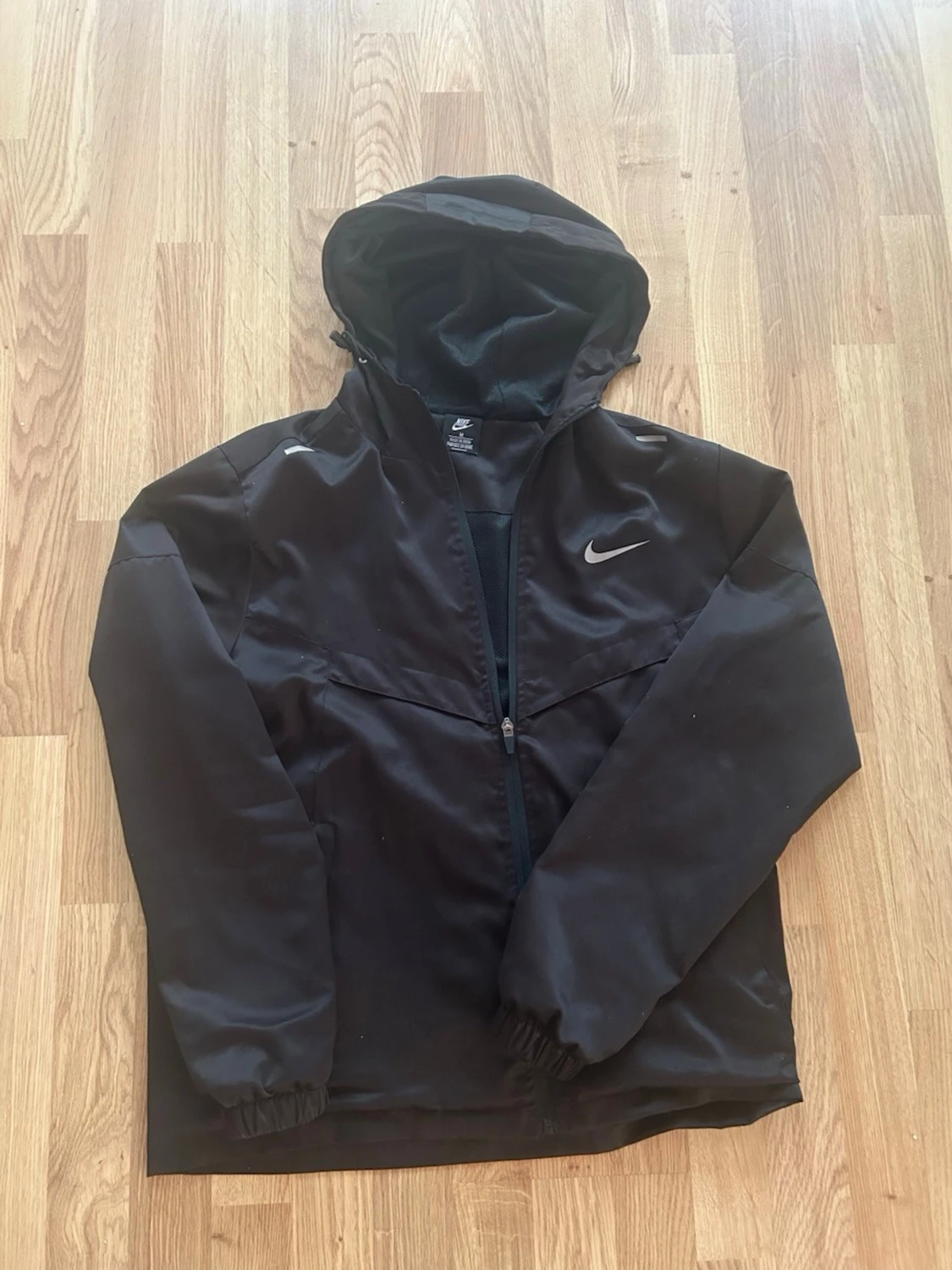 Svart Nike vindjacka med huva