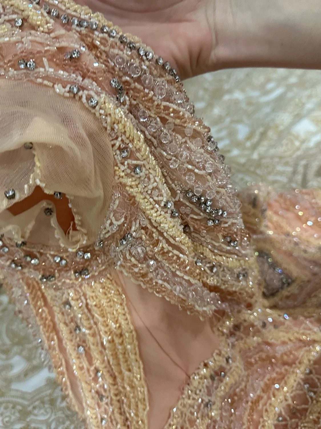 Champagnefärgad långklänning med volang - 3