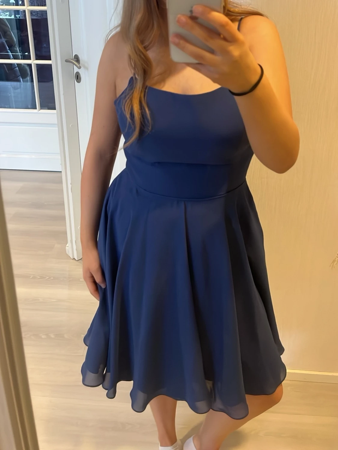 Marinblå kort klänning med snörning - 2