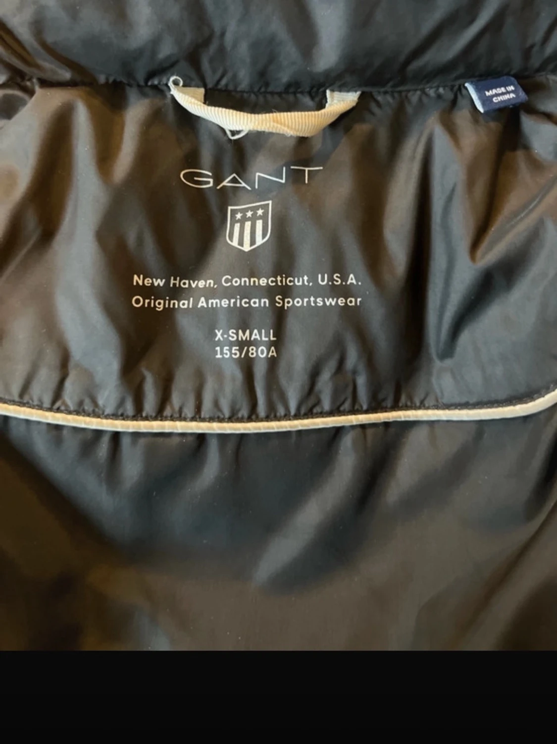 Svart pufferjacka med huva - 4