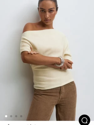 Offshoulder ljusgul stickad topp - Så fin!!