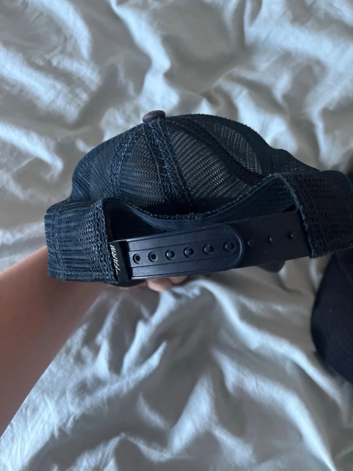 Vinröd truckerkeps med tryck - 5