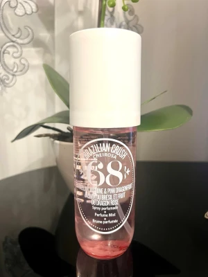 Sol de Janeiro  - Sol de Janeiro 68 i en 240 ml flaska. 