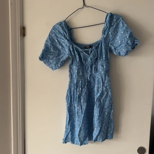 Gullig klänning! - Kort gullig klänning ifrån Bik Bok.