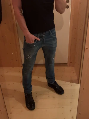 Dondup - Säljer ett par extremt eftertraktade jeans från dondup som är i princip helt nya. Skriv om du har några frågor eller funderingar!!!