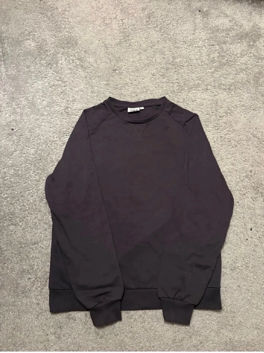 Mörkblå sweatshirt från D.M.D