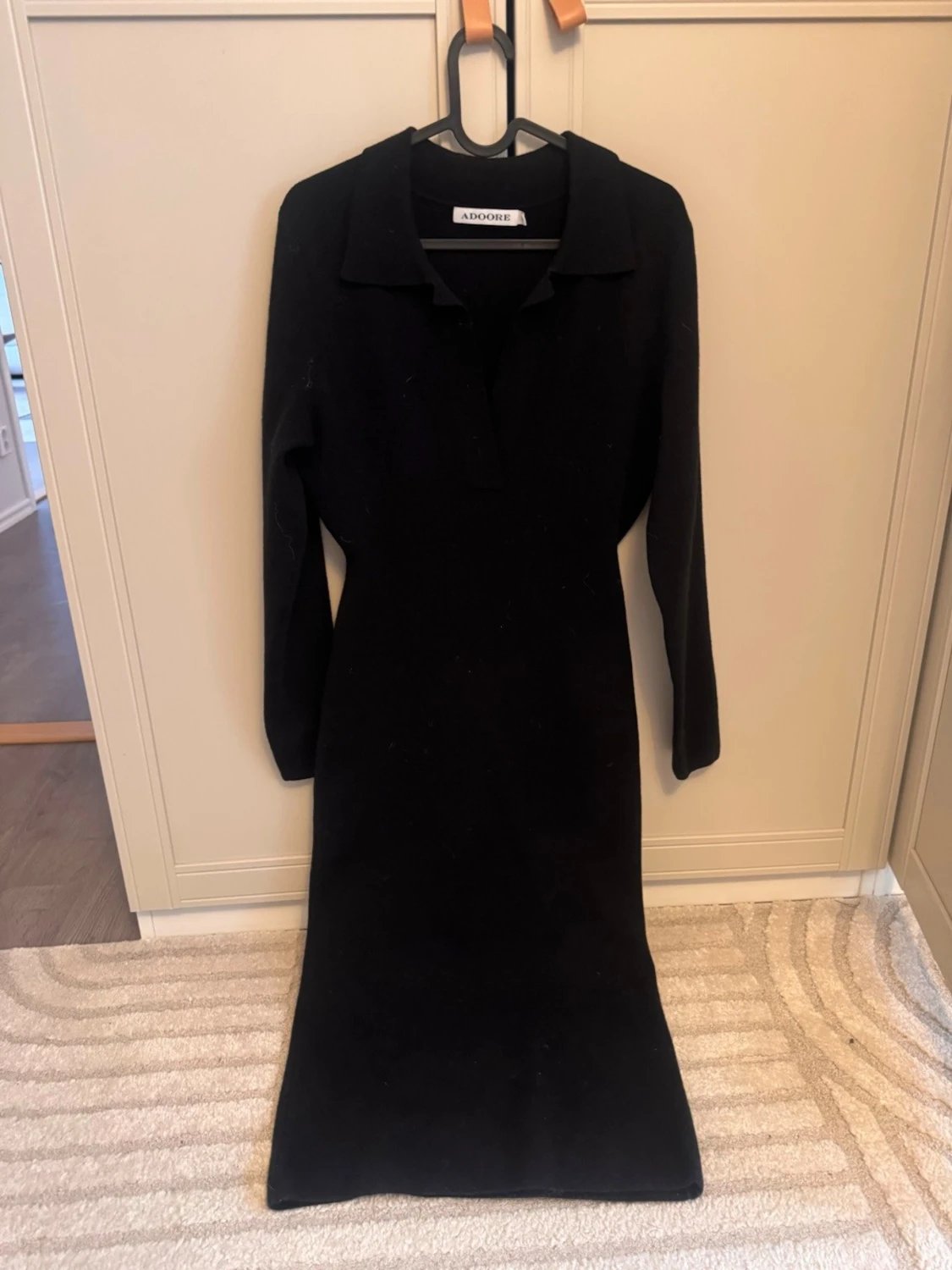 Svart långärmad stickad klänning Adoore