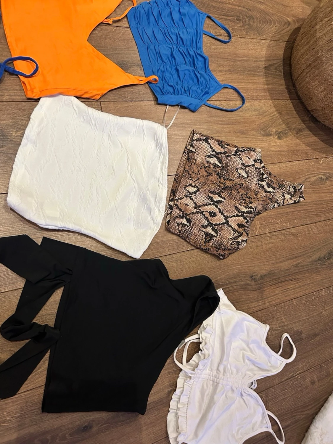 Mix av trendiga toppar i olika färger xs ca i strl  - 1