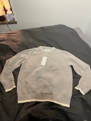 Maison margiela knit - Fet maison margiela stickad tröja. Aldrig använd, endast testad.