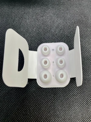 Vita silikonpluggar & USB-C kabel - Svarar inom 12h