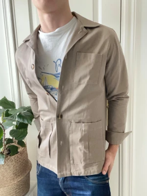 John Henric overshirt  - John Henric overshirt, extremt snygg med otrolig passform! Inga defekter! Modellen i bilderna är 180 cm 75 kg och bär Storlek S , Kom med frågor! 🌟 (Kan gå ned i pris vid köp av paket 😉) 