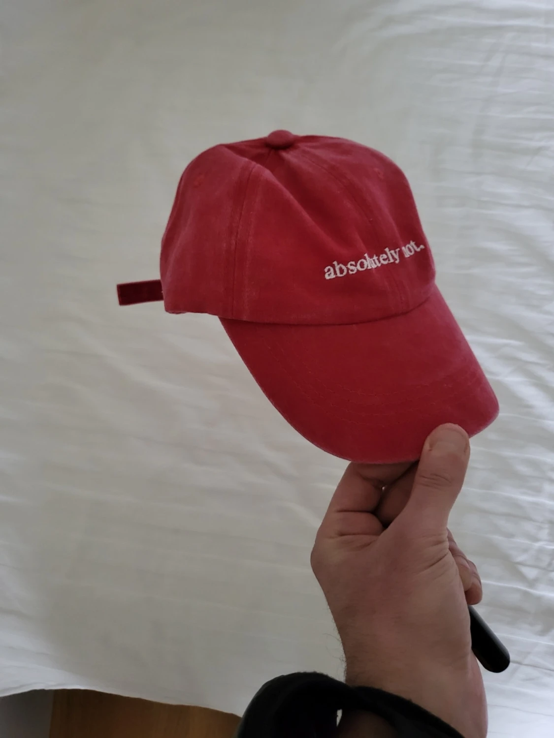 Röd keps med texten 'absolutely not.' - 2