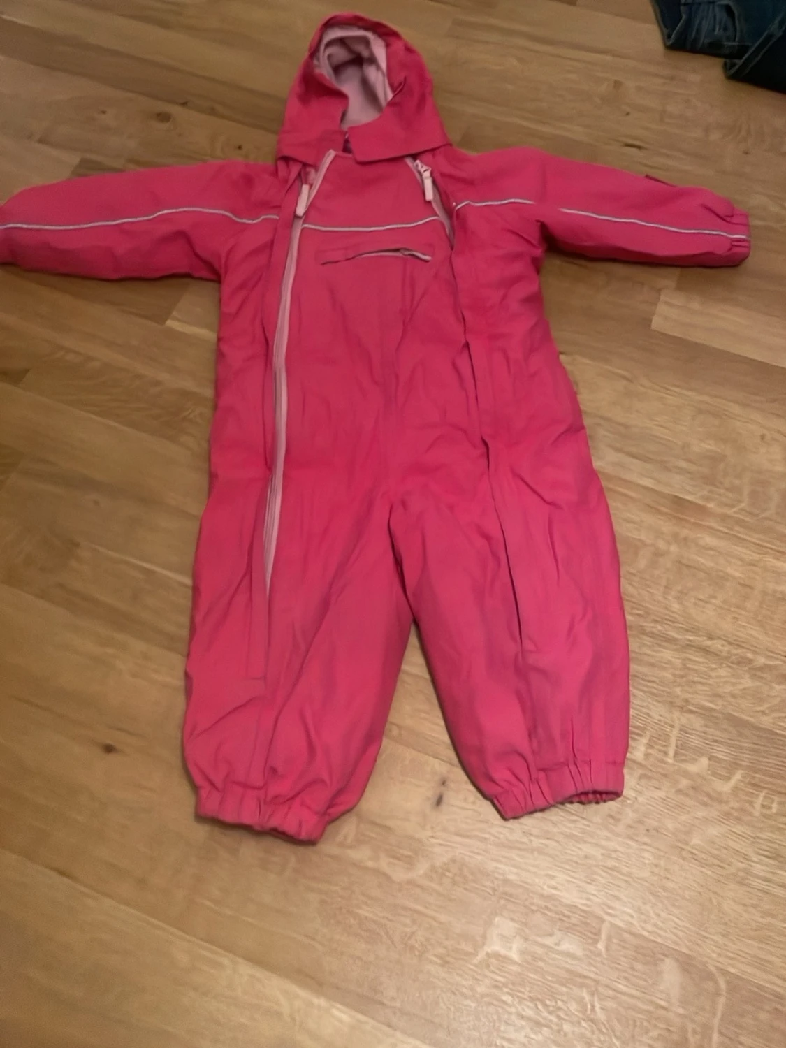 Rosa täckbyxa med huva från Name It