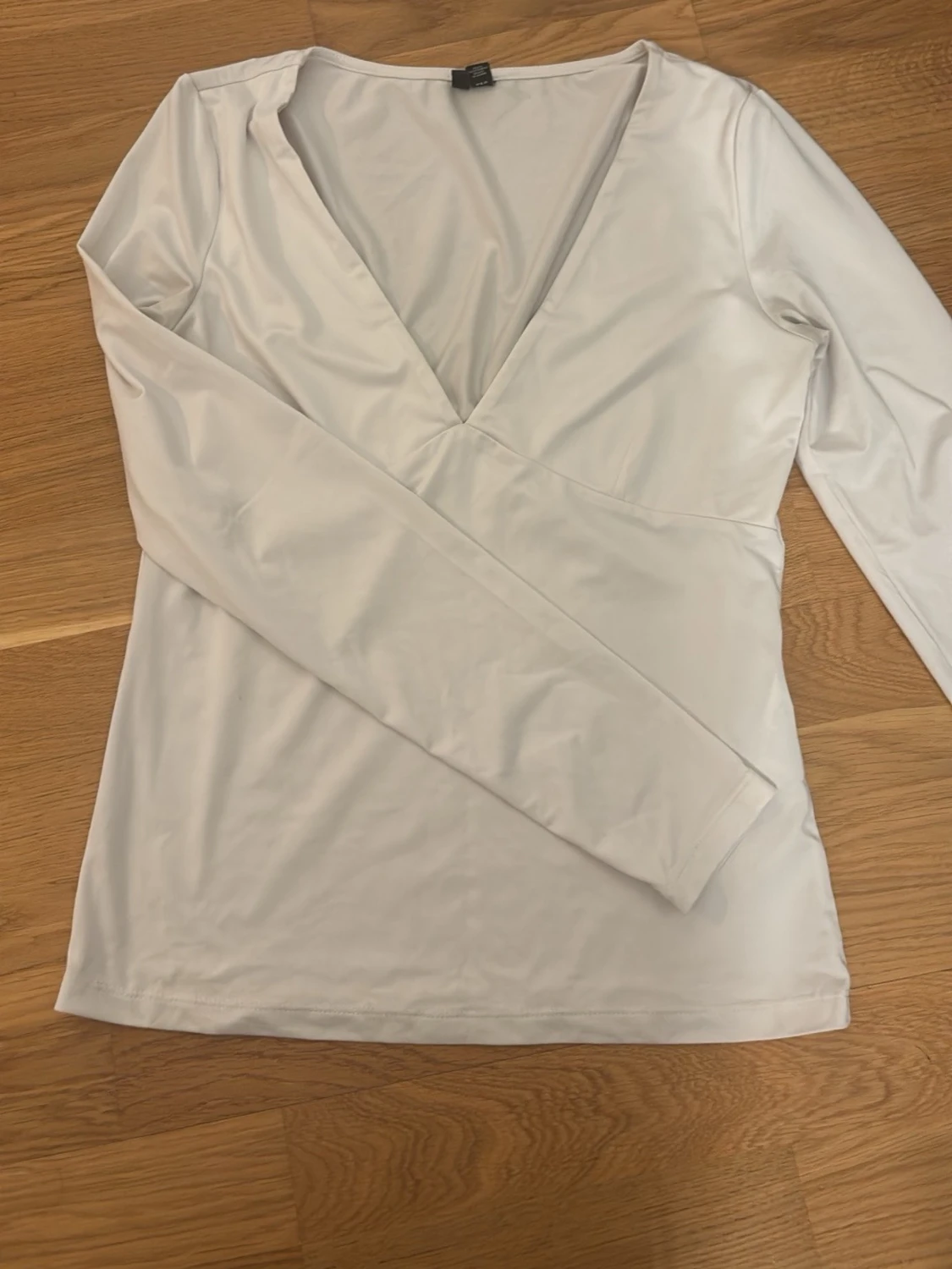 Vit långärmad v-ringad topp - 1