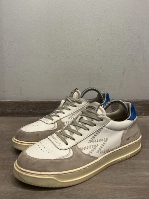 Moa concept skor - Feta sneakers från Moa Concept. Köpta på NK i Stockholm (kvitto finns inte). Sparsamt använda. 
