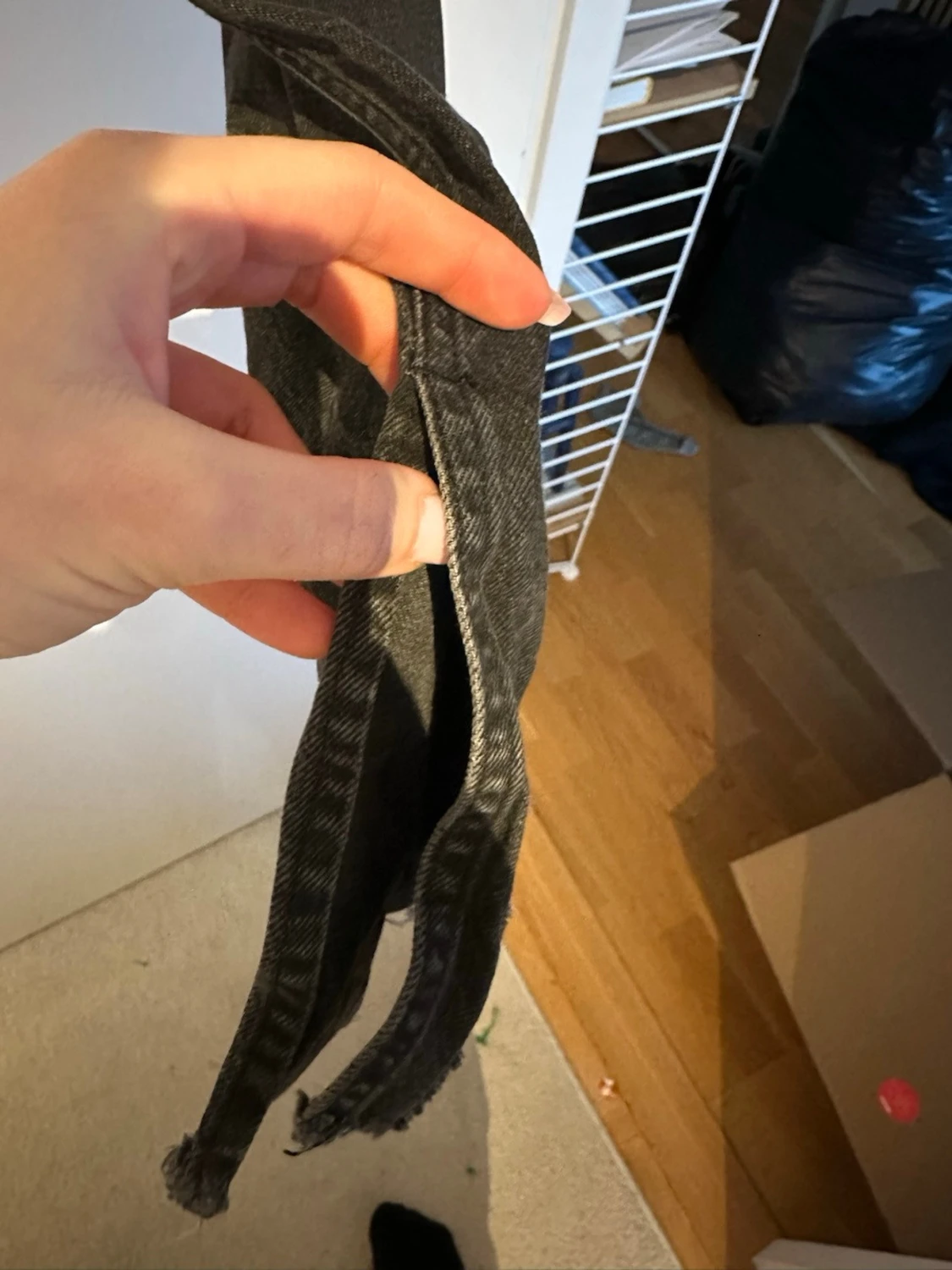 Svarta raka jeans med rå kant - 3