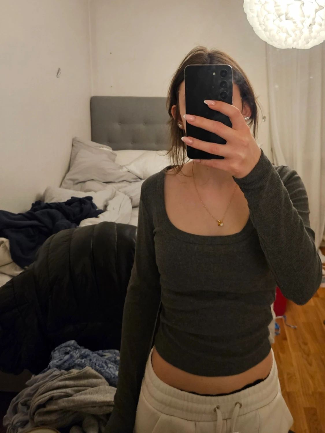 Mörkgrå ribbad topp från Nelly