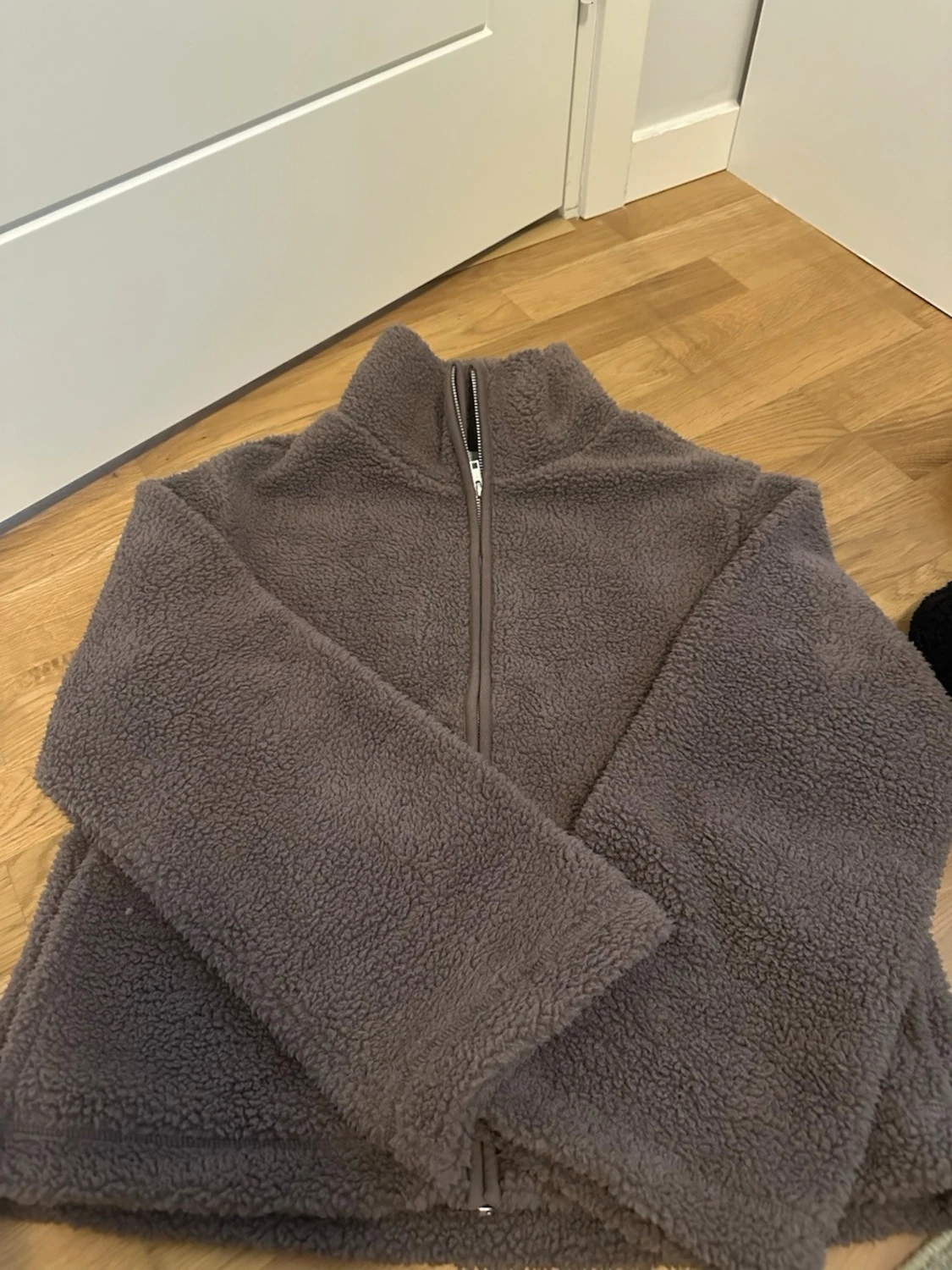 Brun teddyjacka med dragkedja