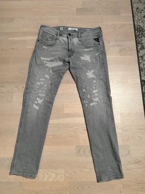 Replay anbass - Säljer dessa replay anbass då dom ej används! Storlek 32/32 