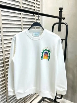 Casablanca Avenida Men’s Pullover vit - Vit sweatshirt från Casablanca med färgglatt tryck av en byggnad och gröna blad på både bröstet och ryggen. Texten 'Avenida Casablanca' syns på ryggen. Tröjan har rund halsringning och ribbade muddar. Perfekt för dig som gillar streetwear med unik design.