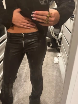 Skinnbyxor  - Snygga skinnbyxor i barnsorlek (146) men skulle säga att de passar nån som är xss/xs 💗 