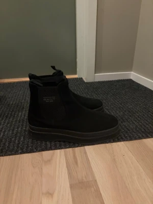 Gant vinterskor  - Stilrena svarta Chelsea boots från gant. Skorna är knappt använda och är i nyskick. 