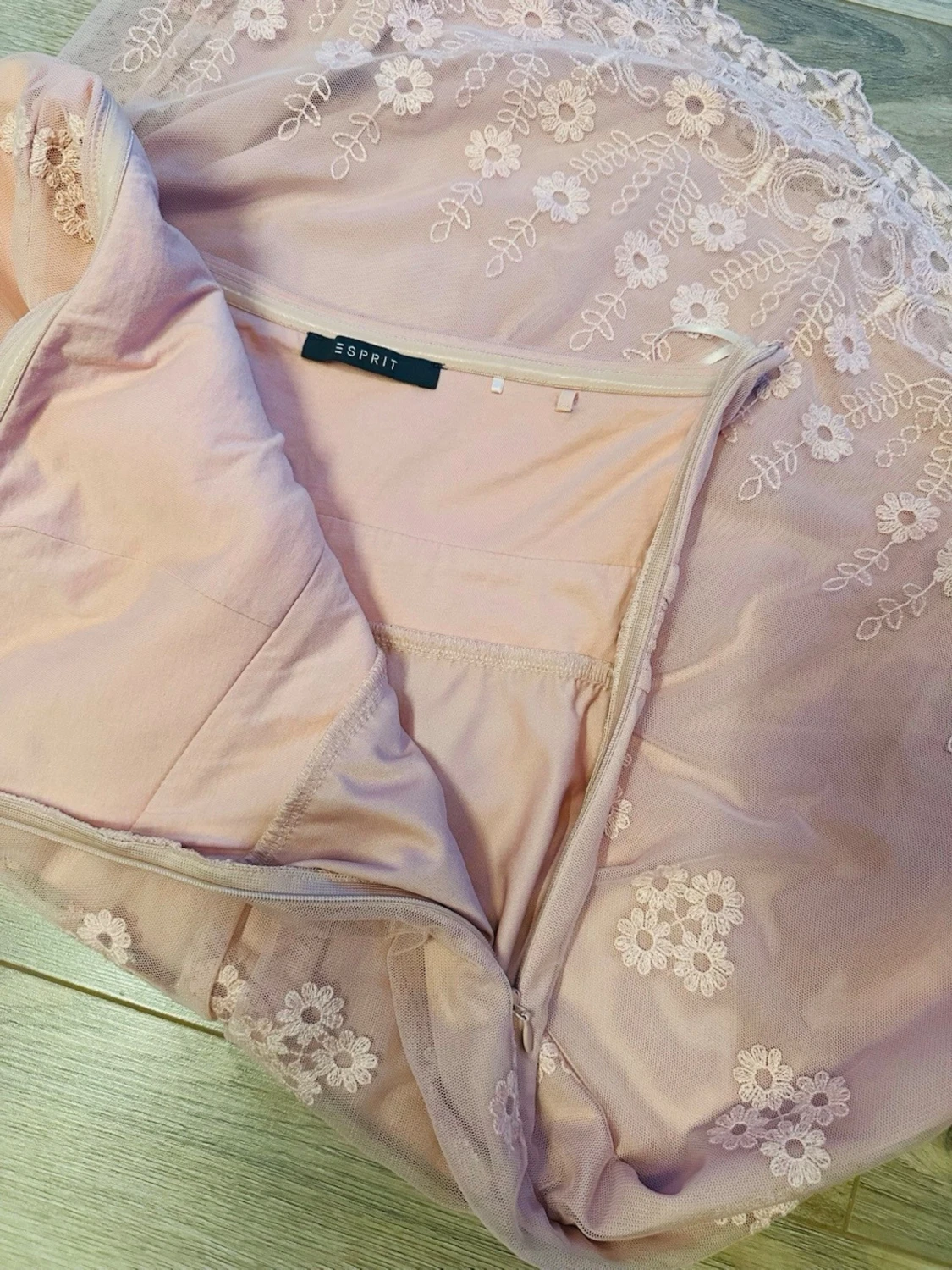 Ljusrosa axelbandslös spetsklänning - 3