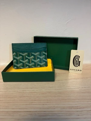 Go4ard plånbok - Tjena! Säljer denna feta plånbok. Den är helt ny och inga täcken på användning. Vid frågor eller funderingar är det bara att höra av sig!