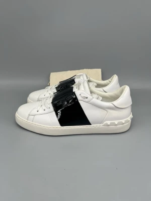 Valentino Open Sneaker Patent Black  - • The shoes have only been worn a few times and are in like-new condition  • Size: 41.5 (fits 42–42.5)  • Color: Patent Black  • Retail price: 7280 SEK / 590€  • Dustbag included