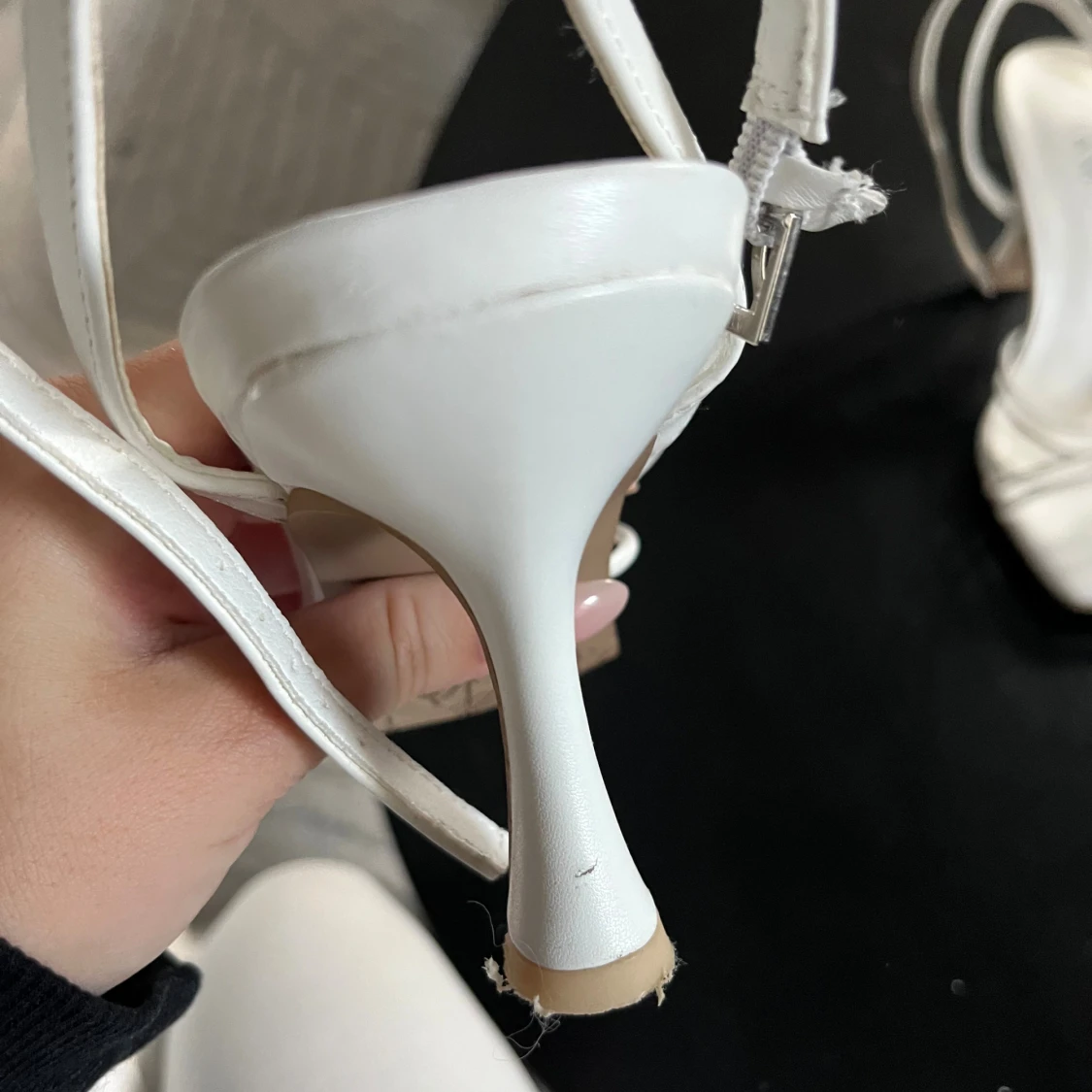 Vita sandaler med klack från Tiamo - 2