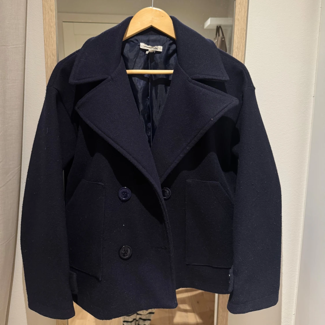 Mörkblå skepparkavaj från Design by Si