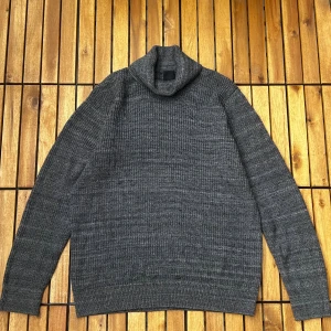 Turtleneck tröja - Från H&m använd men bra skick perfekt för hösten