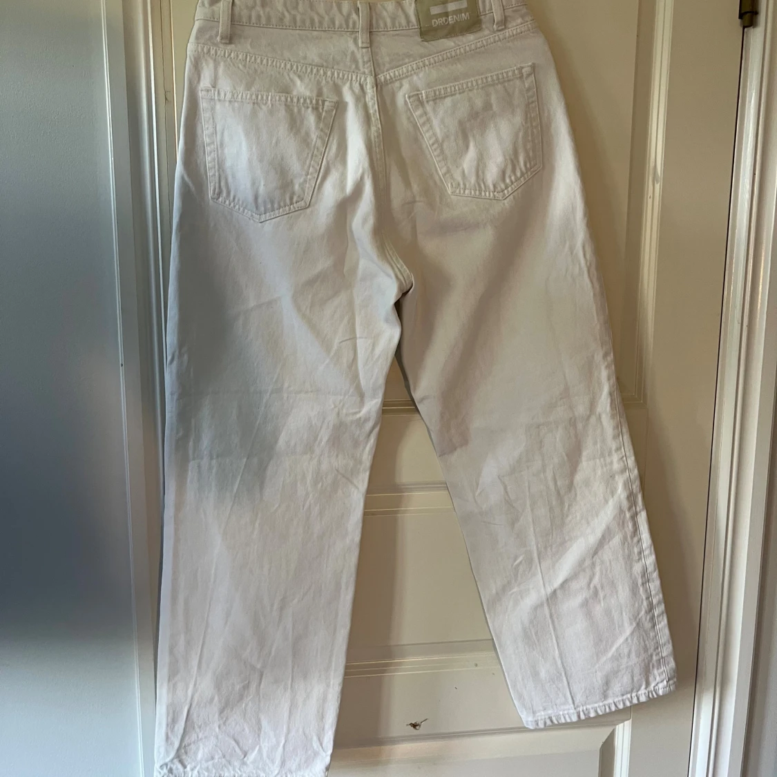 Vita raka jeans från Dr Denim - 2